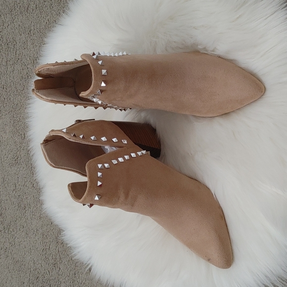 Steve Madden Noticeable Bootie 7 - Picture 1 of 6